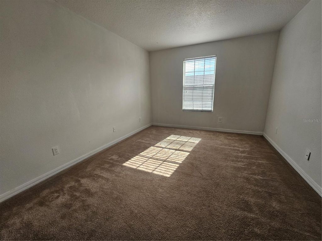 Image 30 of property listing at 752 CRESTING OAK CIRCLE 64, Orlando, FL 32824
