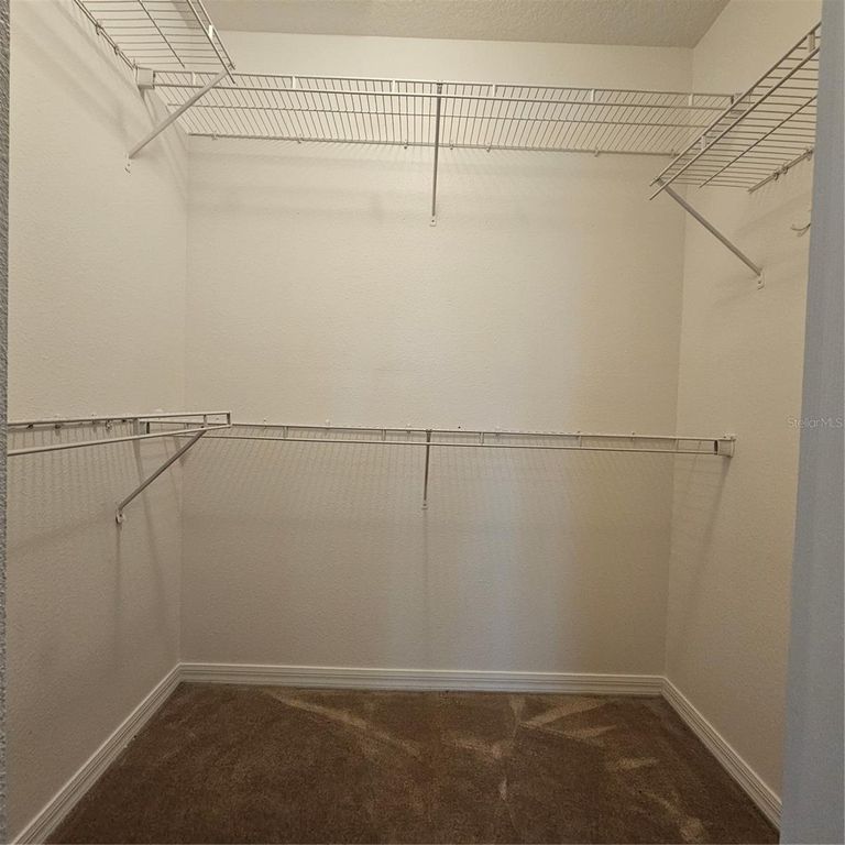 Image 37 of property listing at 752 CRESTING OAK CIRCLE 64, Orlando, FL 32824