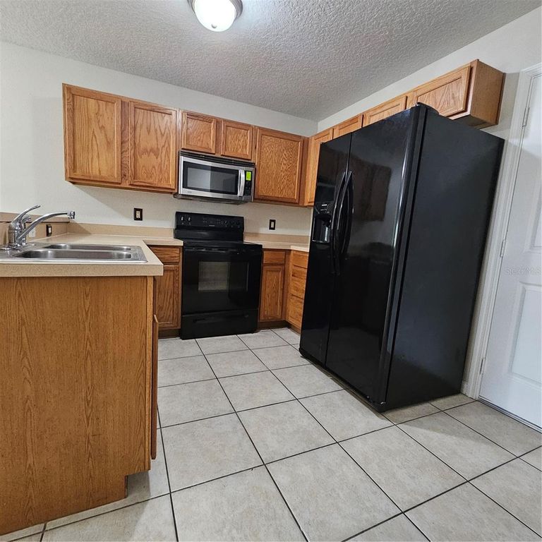 Image 8 of property listing at 752 CRESTING OAK CIRCLE 64, Orlando, FL 32824