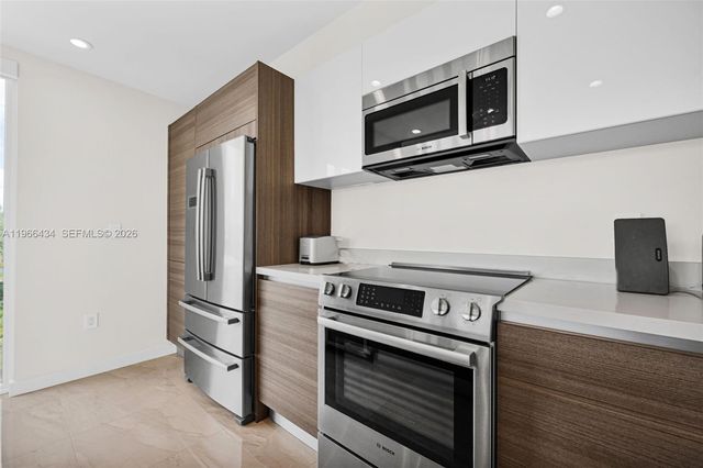 1900 SE 2nd St 301, Deerfield Beach, FL 33441