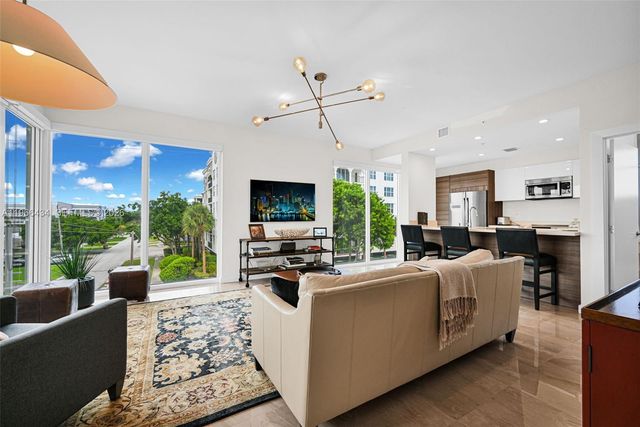 1900 SE 2nd St 301, Deerfield Beach, FL 33441