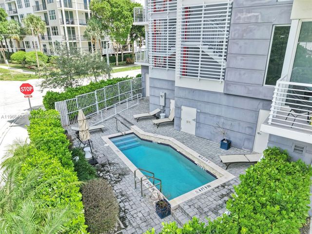 1900 SE 2nd St 301, Deerfield Beach, FL 33441