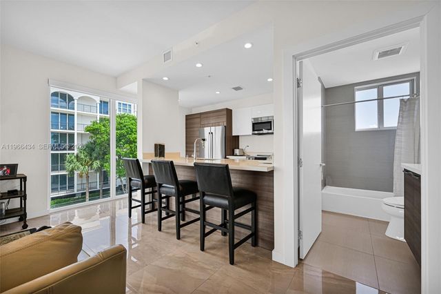 1900 SE 2nd St 301, Deerfield Beach, FL 33441