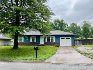 709 East Scott Wayne Drive, Nixa, MO 65714