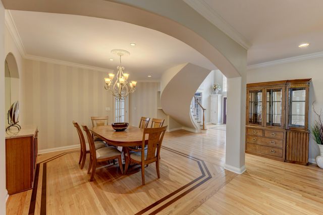 10135 Cherrywood Lane, Munster, IN 46321