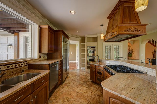 10135 Cherrywood Lane, Munster, IN 46321