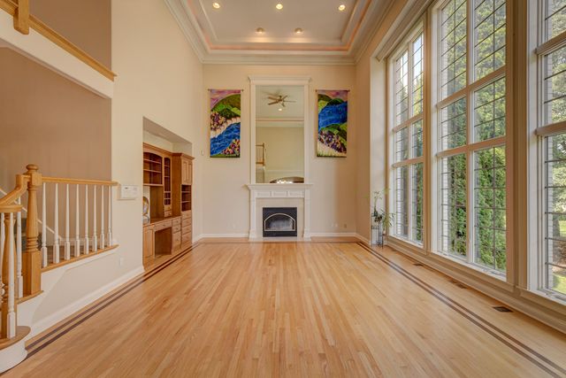 10135 Cherrywood Lane, Munster, IN 46321