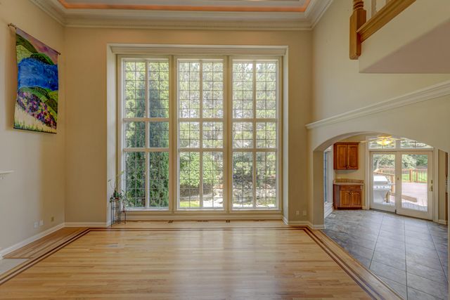 10135 Cherrywood Lane, Munster, IN 46321