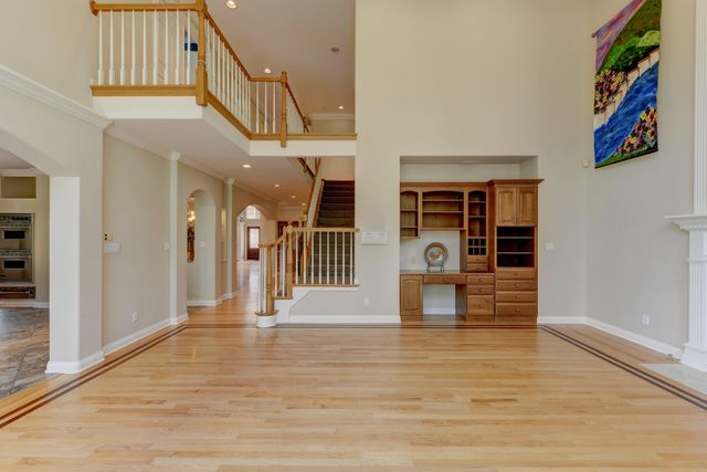 10135 Cherrywood Lane, Munster, IN 46321