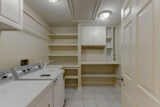 10135 Cherrywood Lane, Munster, IN 46321