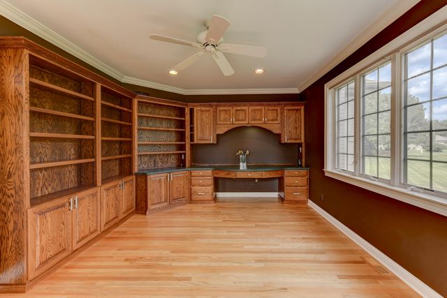 10135 Cherrywood Lane, Munster, IN 46321