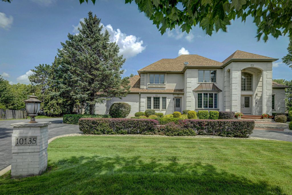 10135 Cherrywood Lane, Munster, IN 46321