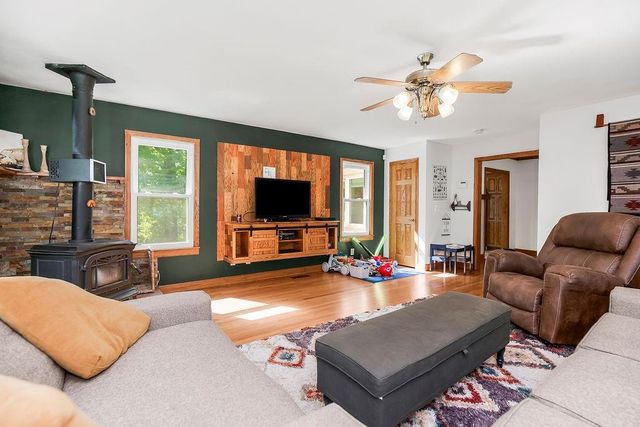 3526 N River Boulevard, Sugar Creek, MO 64050