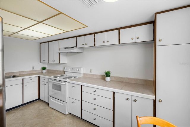 100 OAKMONT LANE 203, Belleair, FL 33756