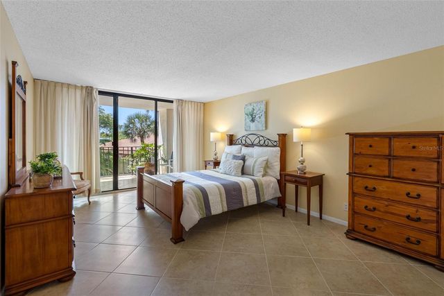 100 OAKMONT LANE 203, Belleair, FL 33756