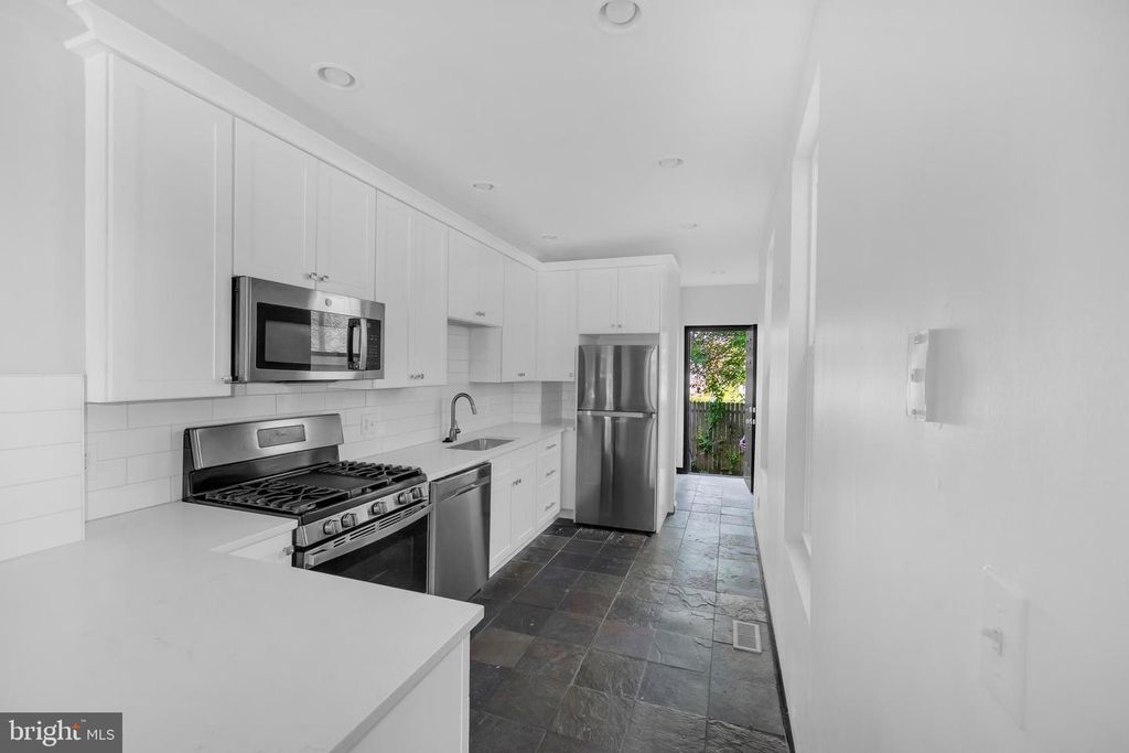 417 N CHESTER ST, Baltimore, MD 21231