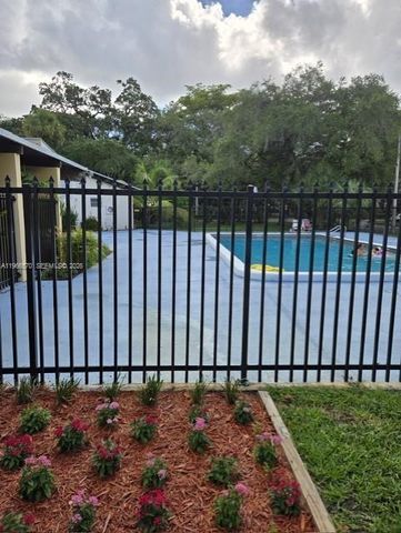 3320 Simms St, Hollywood, FL 33021