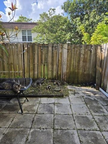 3320 Simms St, Hollywood, FL 33021