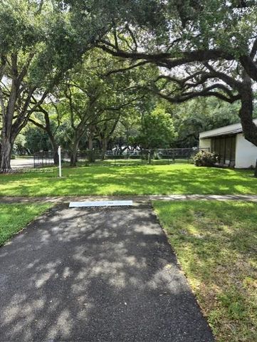 3320 Simms St, Hollywood, FL 33021