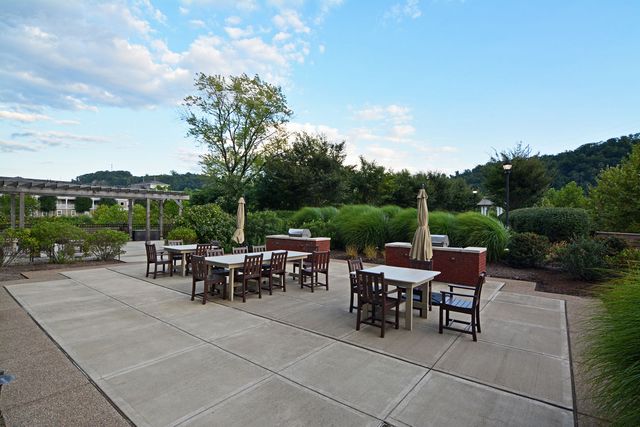 100 Vista CIRCLE 410, O'hara, PA 15238