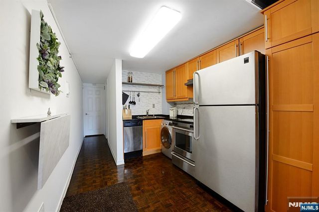 212 9th Street 4B, Jersey City, NJ 07302