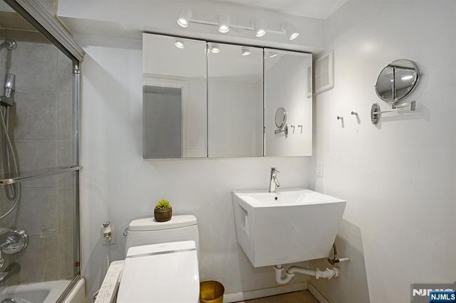 212 9th Street 4B, Jersey City, NJ 07302