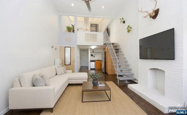 212 9th Street 4B, Jersey City, NJ 07302