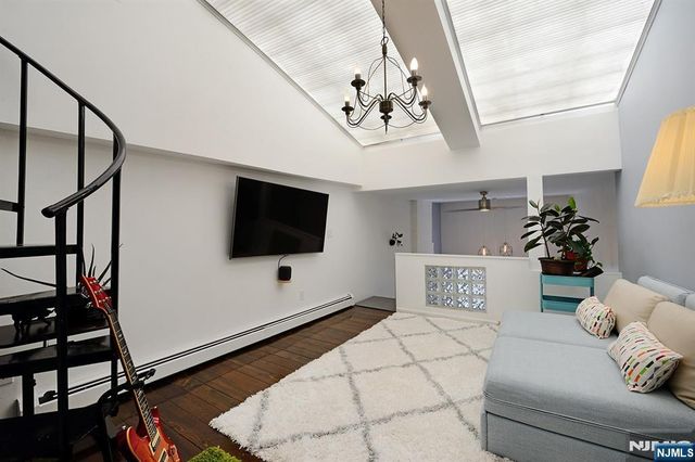212 9th Street 4B, Jersey City, NJ 07302