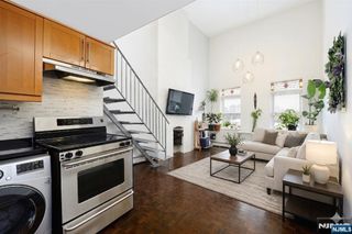 212 9th Street 4B, Jersey City, NJ 07302