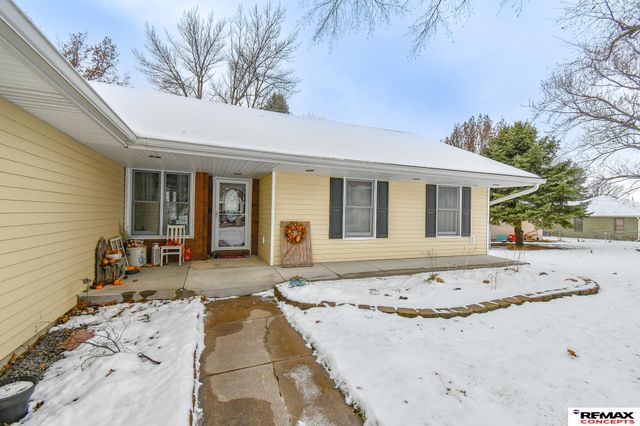 735 Summit Court, Crete, NE 68333