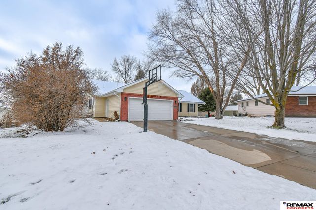 735 Summit Court, Crete, NE 68333