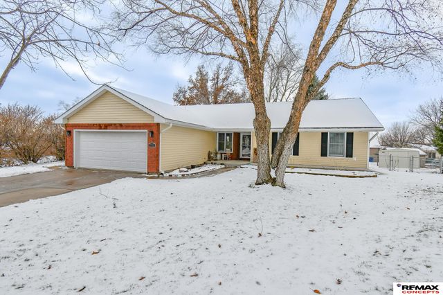 735 Summit Court, Crete, NE 68333