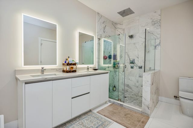 731 W 17th Street 1E, Chicago, IL 60616