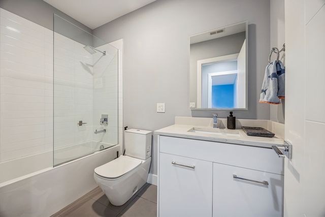 731 W 17th Street 1E, Chicago, IL 60616