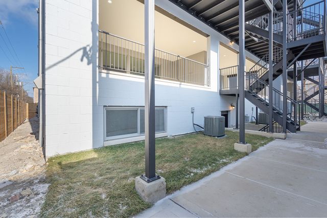 731 W 17th Street 1E, Chicago, IL 60616