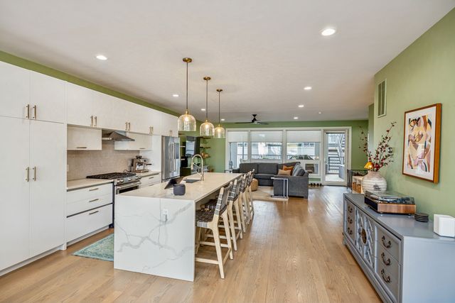 731 W 17th Street 1E, Chicago, IL 60616