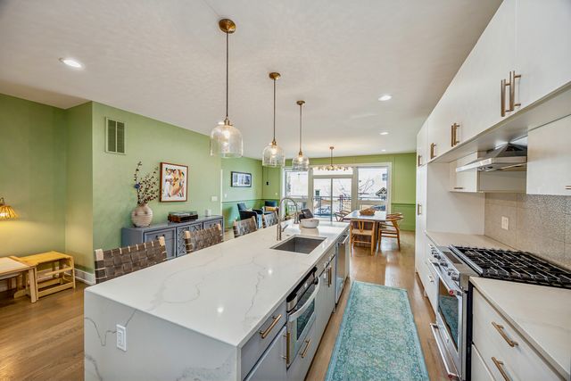 731 W 17th Street 1E, Chicago, IL 60616