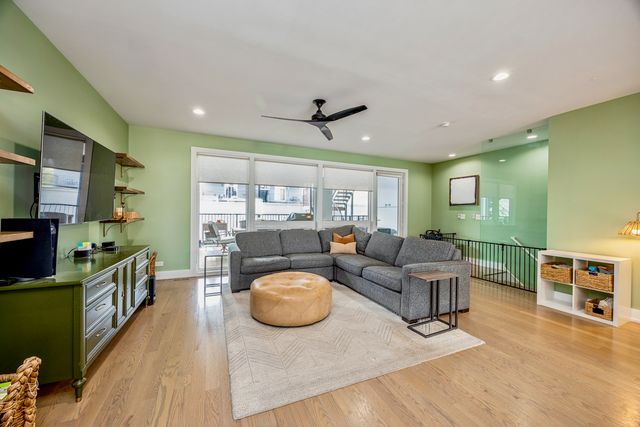 731 W 17th Street 1E, Chicago, IL 60616