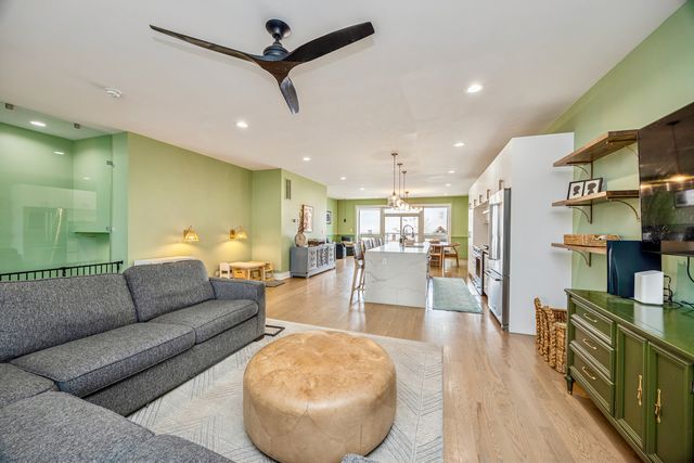 731 W 17th Street 1E, Chicago, IL 60616