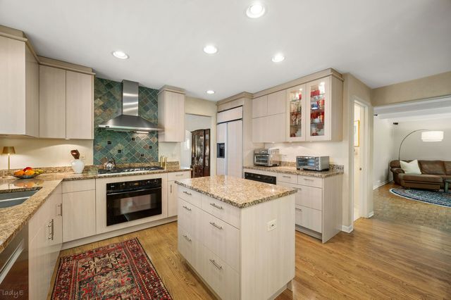 1618 McCraren Road, Highland Park, IL 60035