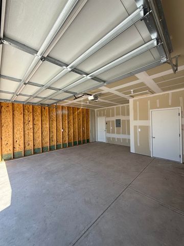 482 E Hayes St, Valley Center, KS 67147