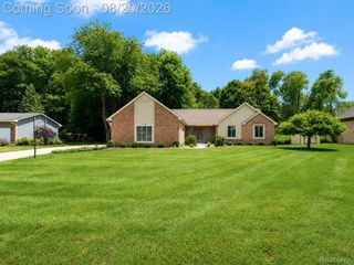 1129 S Lake Valley Drive, Fenton Charter Township, MI 48430