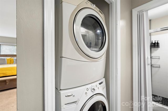 8039 Charter Oak Lane, Charlotte, NC 28226