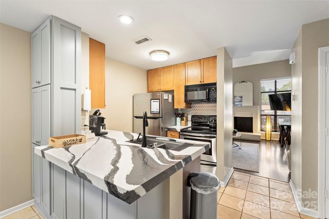 8039 Charter Oak Lane, Charlotte, NC 28226