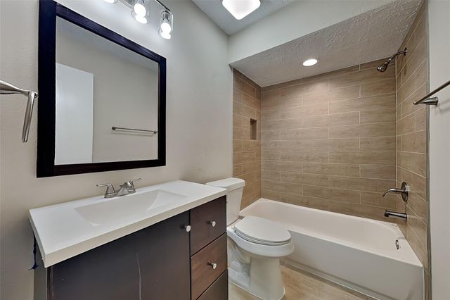 2915 Bentley Court, Pearland, TX 77584