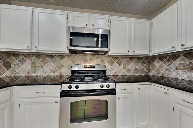 2915 Bentley Court, Pearland, TX 77584