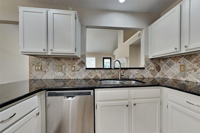 2915 Bentley Court, Pearland, TX 77584