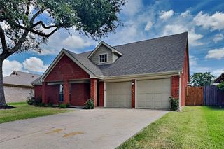 2915 Bentley Court, Pearland, TX 77584