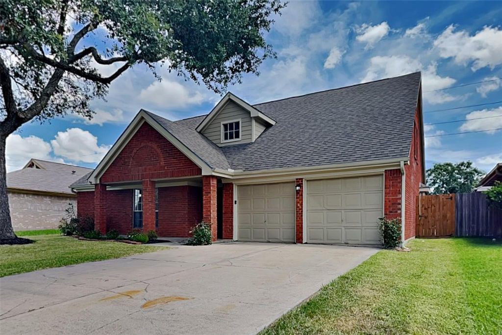 2915 Bentley Court, Pearland, TX 77584
