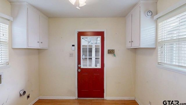 429 Holiday Ln, Tyler, TX 75703